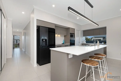 Burdell 4房  Near-New Family Living with Dual Access, Solar and Modern Finishes
