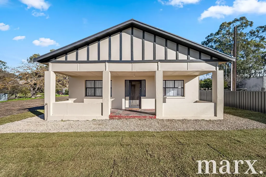 Eden Valley 2部屋 Character Home with Subdivision Potential in the Heart of Eden Valley