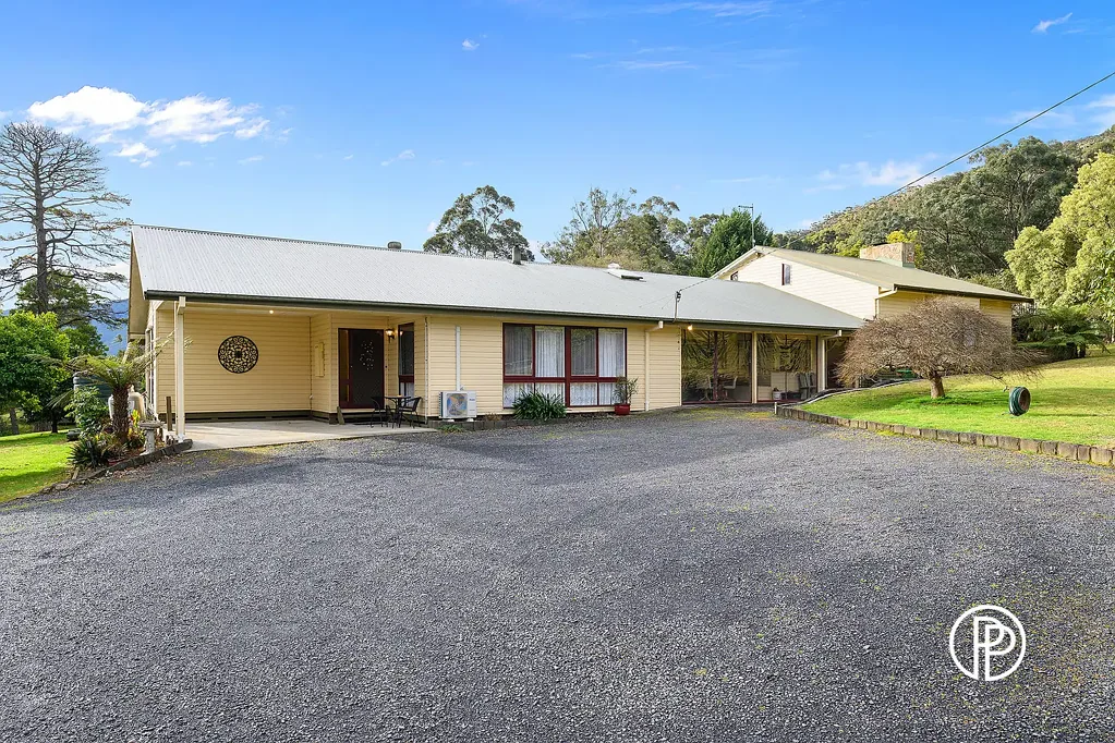 19 Forest Road, Wesburn, VIC 3799