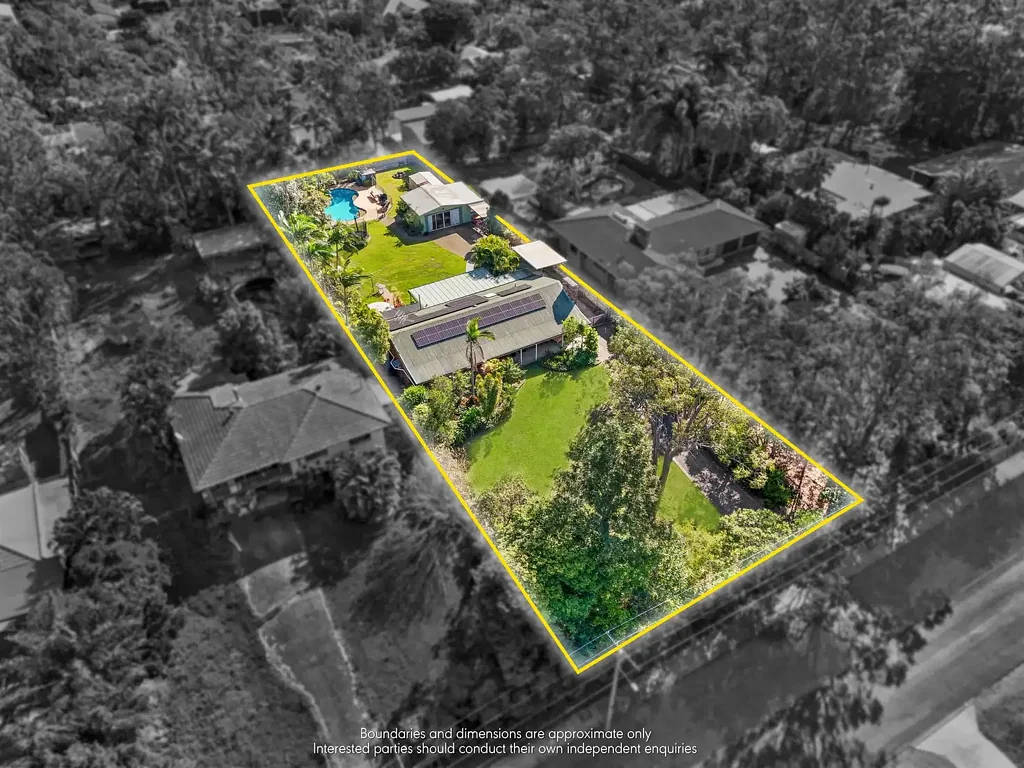 Karalee 3房 Karalee紧俏地段 2016m²景观地块 现代翻新厨房 宽敞户外娱乐 闪亮游泳池 七车位空间 太阳能系统 Acreage Living Meets Modern Family Comfort on 2,016m² with Pool, Massive Shed & Endless Parking