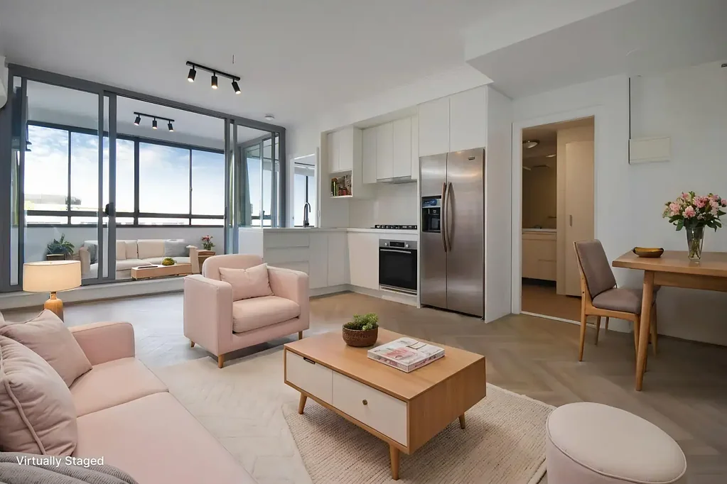 SPACIOUS ONE BEDROOM + SUNROOM IN THE HEART OF BONDI JUNCTION