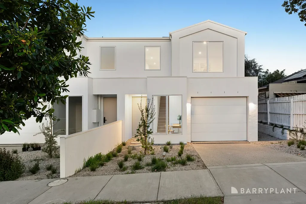Cheltenham 4 Bedroom Modern, private, and perfectly positioned