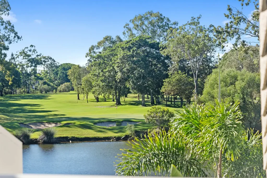 Clear Island Waters 3Habitaciones READY TO SELL NOW - NEWLY RENOVATED &  BEST VALUE IN THE AREA !