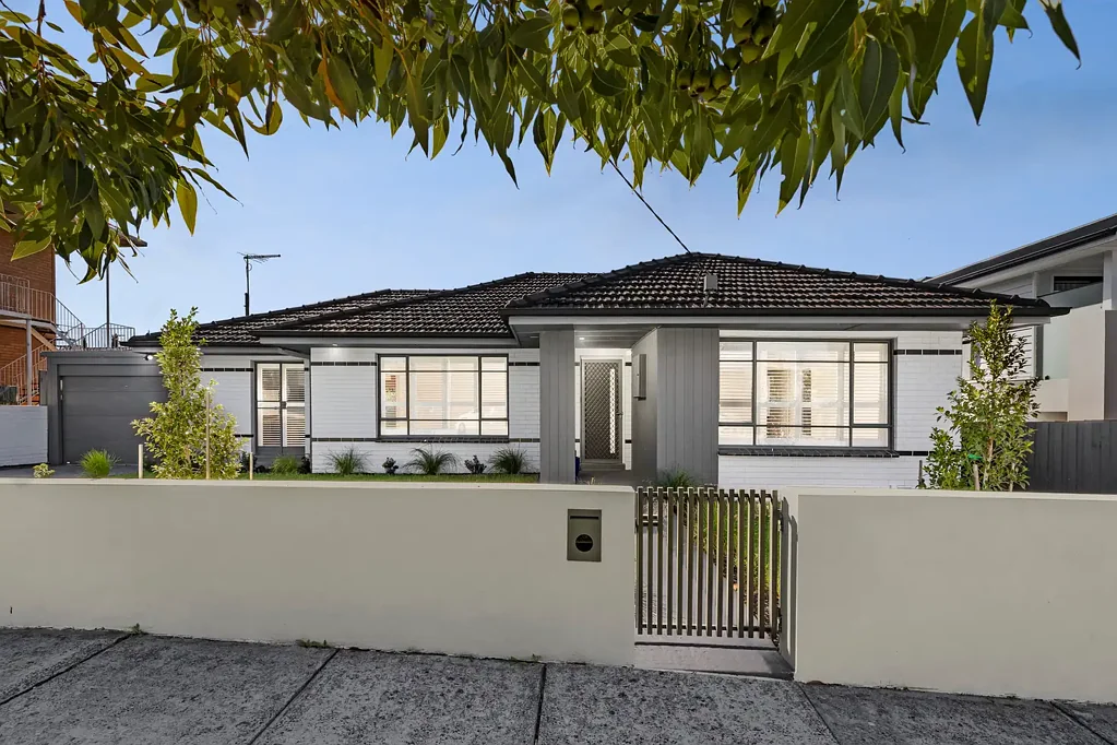 Essendon 4कमरा Effortless Family Living in Blue Chip Essendon