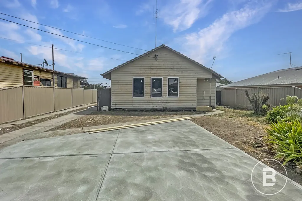 RENOVATED THREE BEDROOM HOME IN WENDOUREE