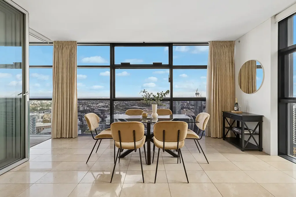 Sydney 3房 Foster+Partners设计 142平米转角公寓 Darling Harbour全景视野 高端设施礼宾服务 Sophisticated Corner Residence with Panoramic City & Harbour Views