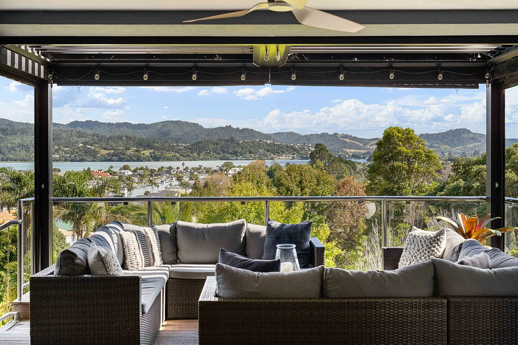 Pauanui 4 Bedroom Stunning Views! Bush Backdrop!