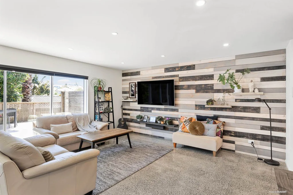 Oteha 4房 自住+收入型物业！Rangitoto College学区内，兼具舒适性与灵活度，生活便利！ Home & Income in Popular Rangitoto College Zone