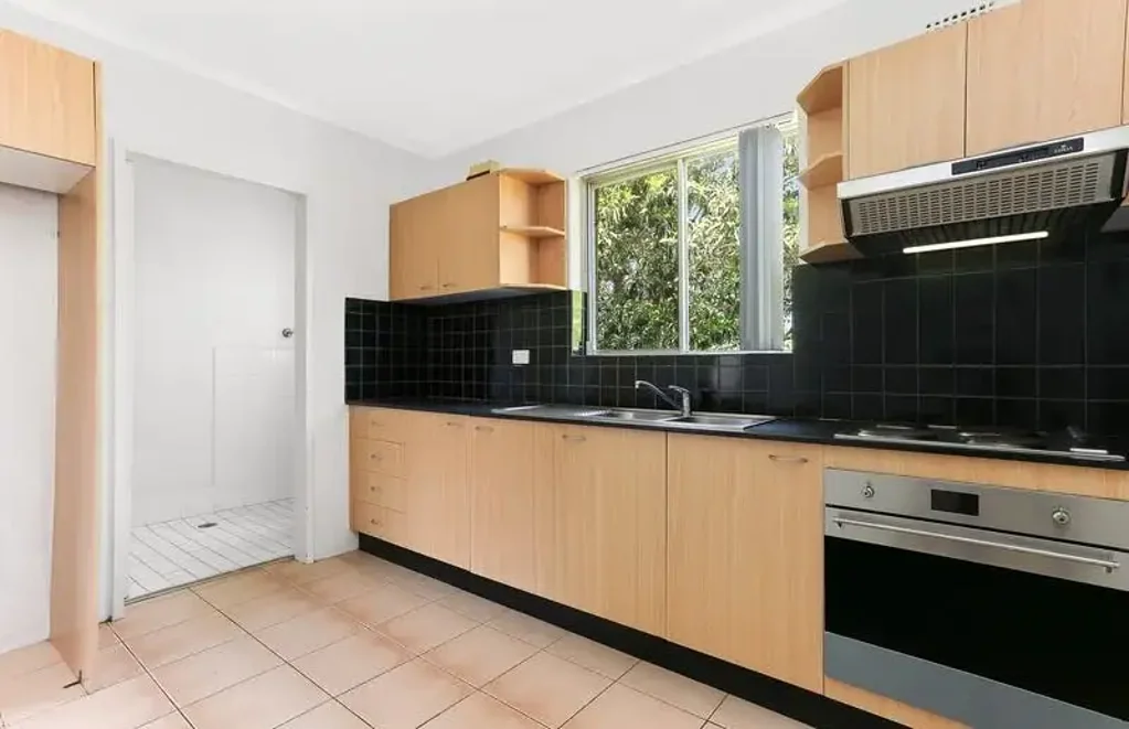 2 Bedroom Apartment in Well Maintained Block