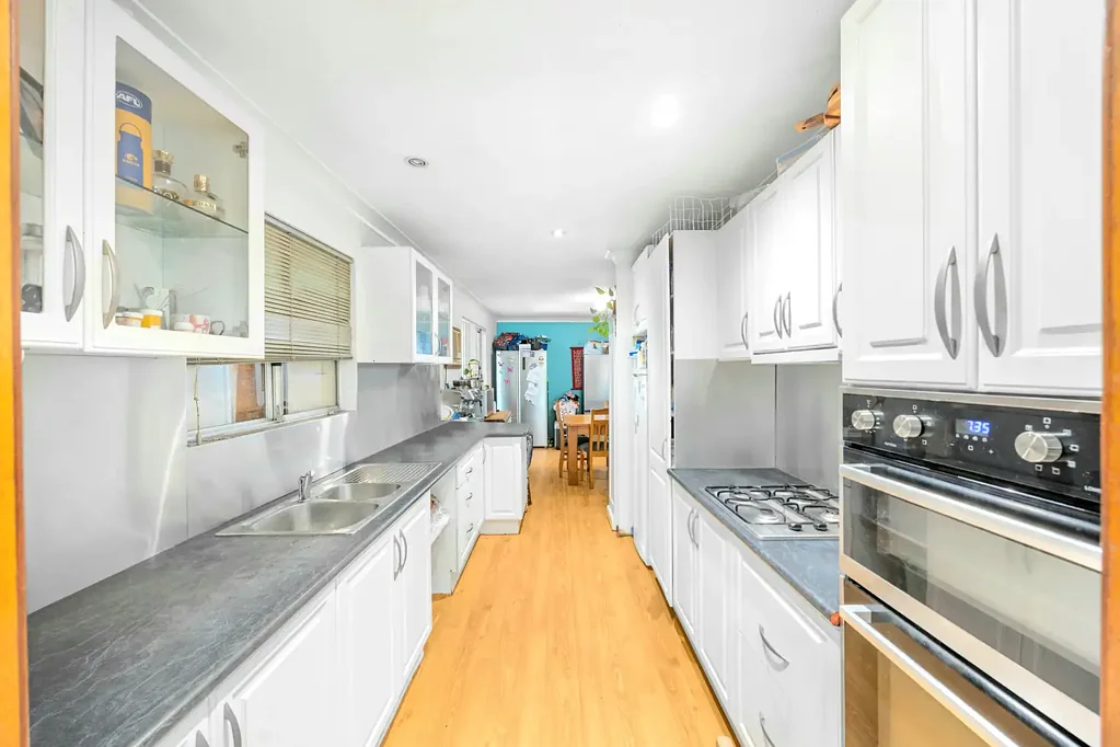 South Bunbury 3房  Prime Location, Massive Block, Enormous Shed – Opportunity Awaits