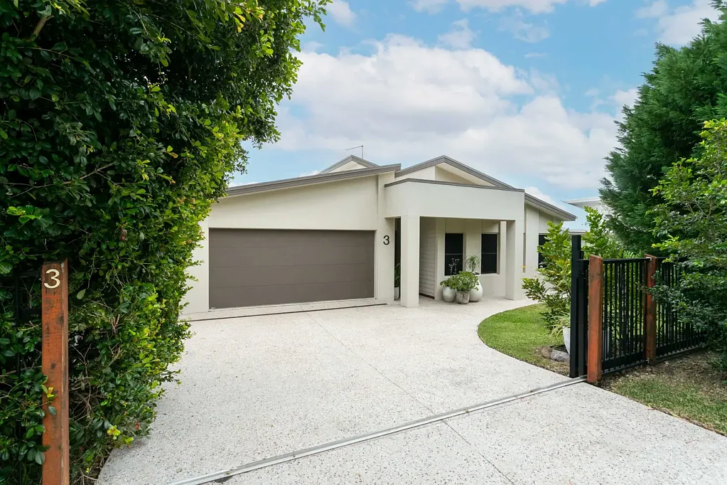 Noosaville 4chambre A Private Sanctuary Offering Space, Style & Serenity