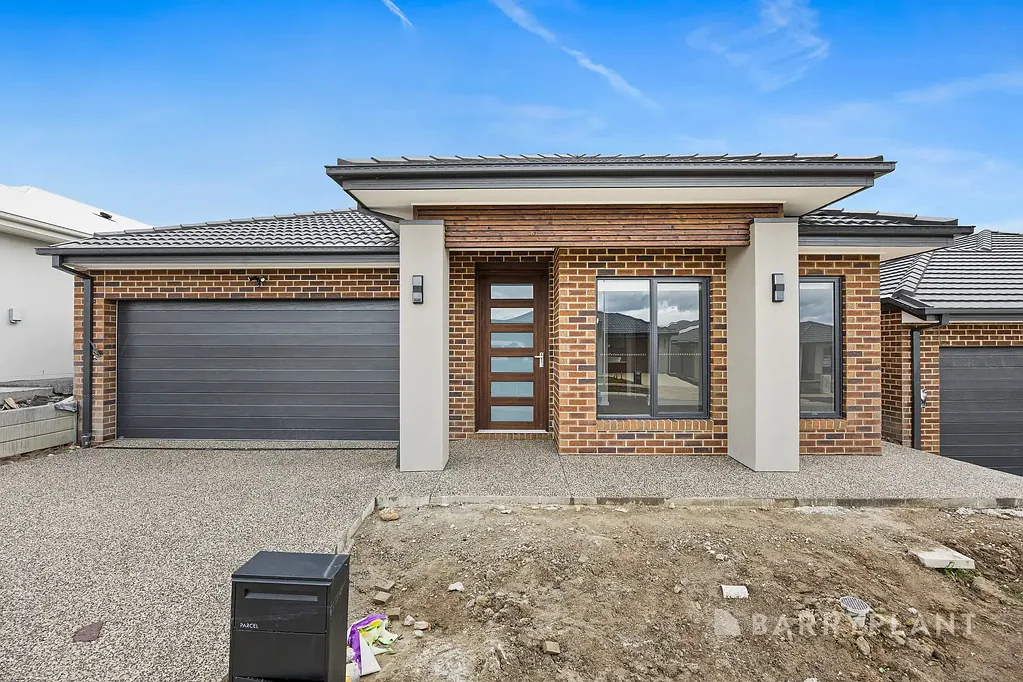 Brand New Luxury Living in Maple Grove Estate