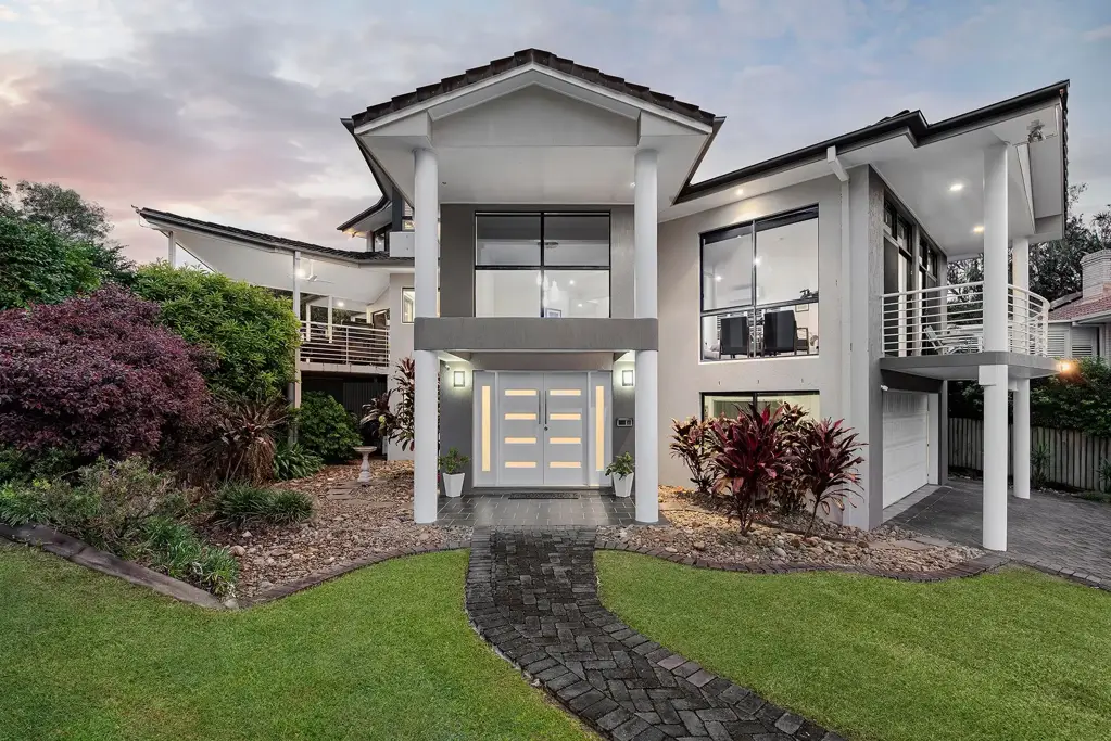 Bridgeman Downs 5બેડરૂમ UNDER CONTRACT