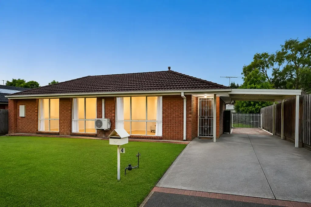 Croydon South 3ਬੈੱਡਰੂਮ Three bedrooms. Two living zones. One real backyard.