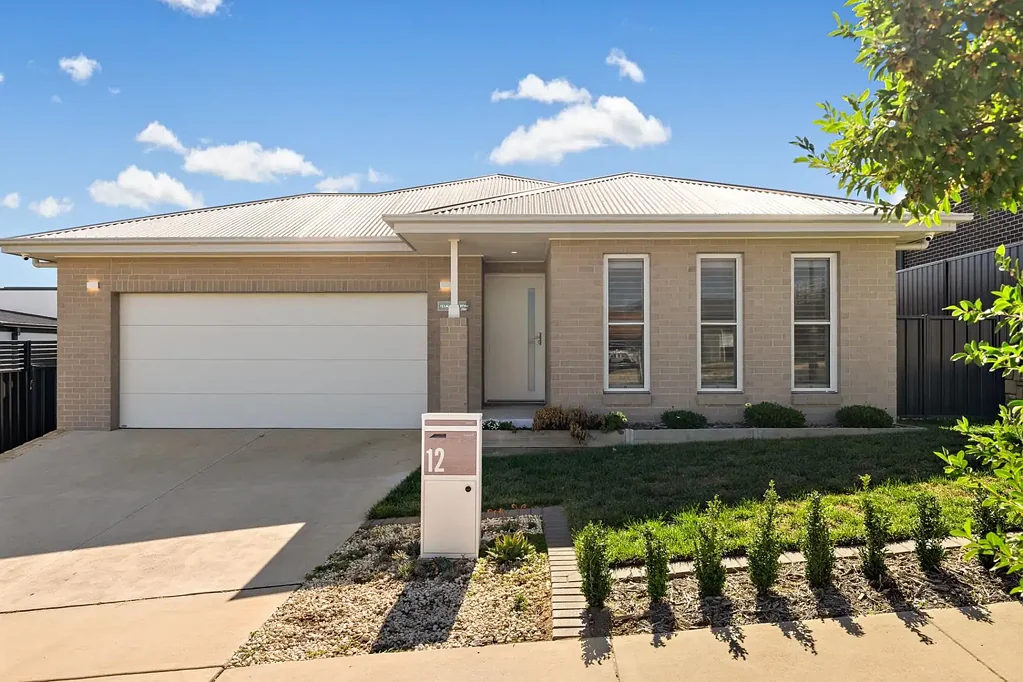 Whitlam 4房  Modern Design Meets Practical Living