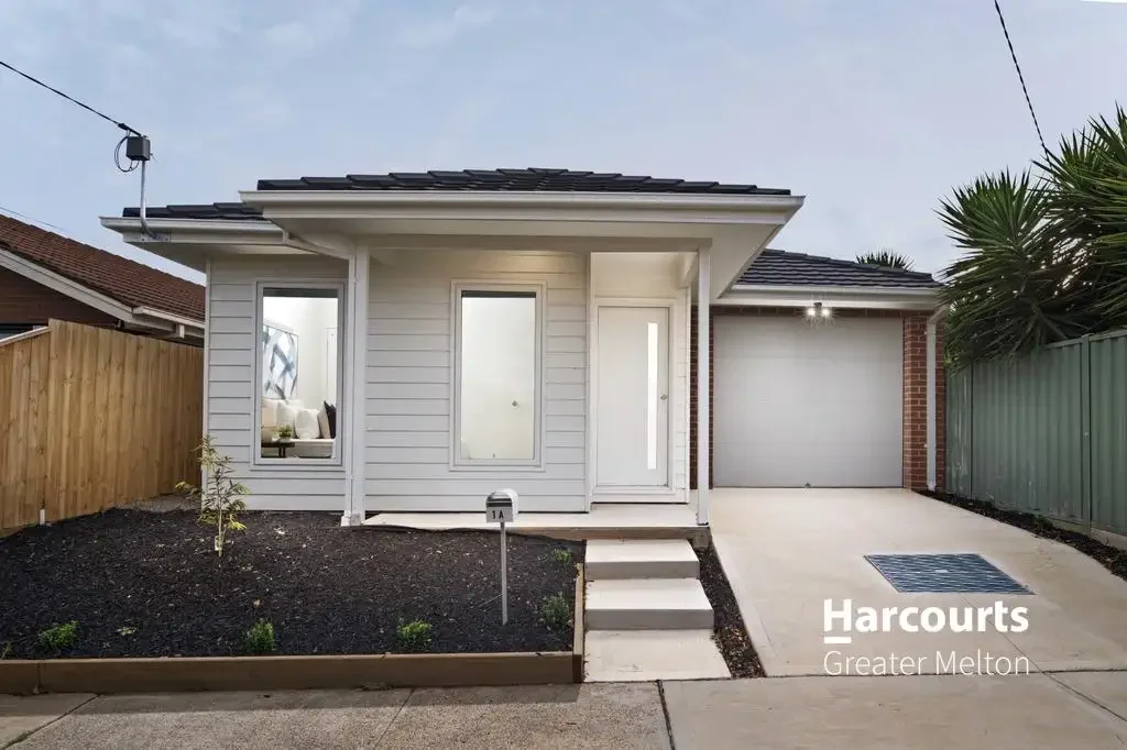 Melton 2房 Melton中心新宅 两卧带柜 现代厨电 开放空间 低维后院 日常便利 Brand New, Stylish Low Maintenance Living