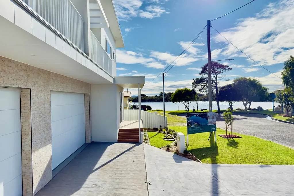 Swansea 4部屋 Astonishing Value! Be Astounded at the Extraordinary Design Elements, Premium Quality and Luxurious Proportions of this BRAND NEW Seaside Home