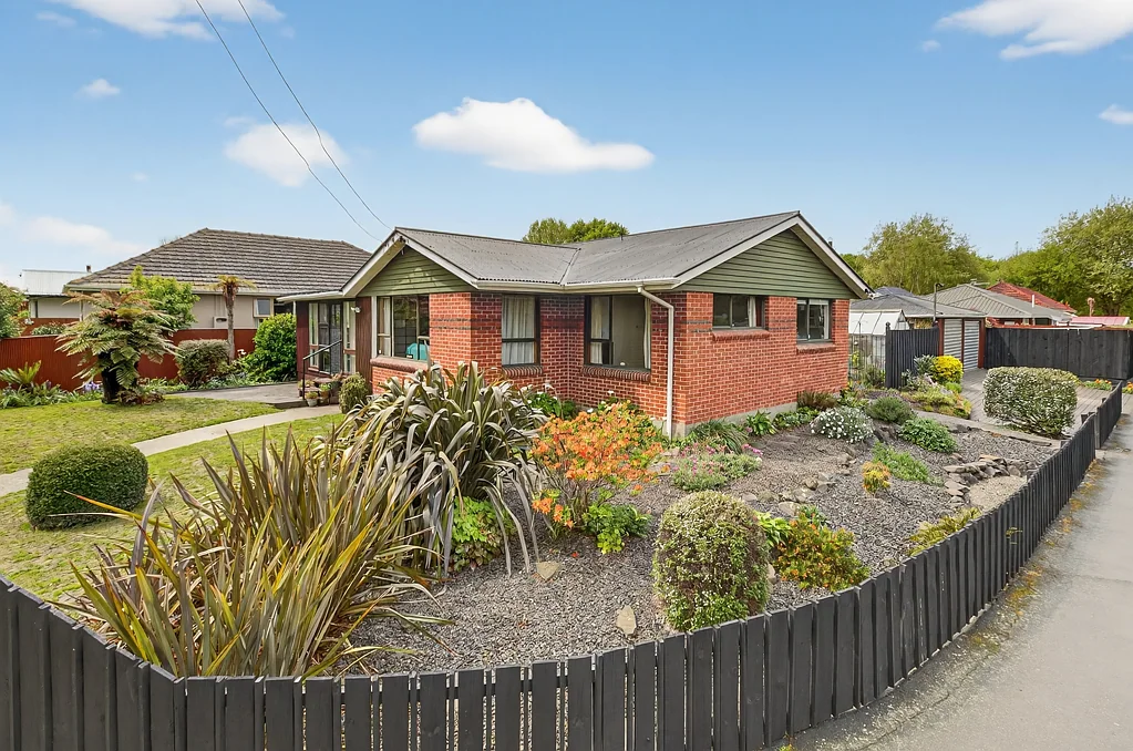 Burnside 3房  An Educated Choice, sunny 3-beds, sunroom