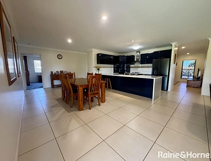 6 Peregrine Drive, Kingaroy, QLD 4610, 4 Kuwarto, 2 Banyo, House