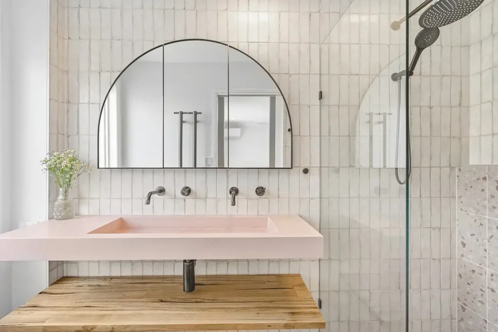 Tugun 3房  Stylishly Renovated Townhouse Moments from Tugun Beach