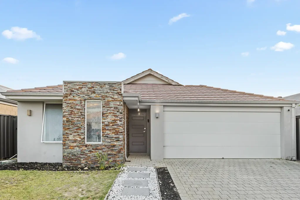 Alkimos 4Zimmer Modern Coastal Living | Stylish 3-Bedroom Home with 4th Multipurpose Room
