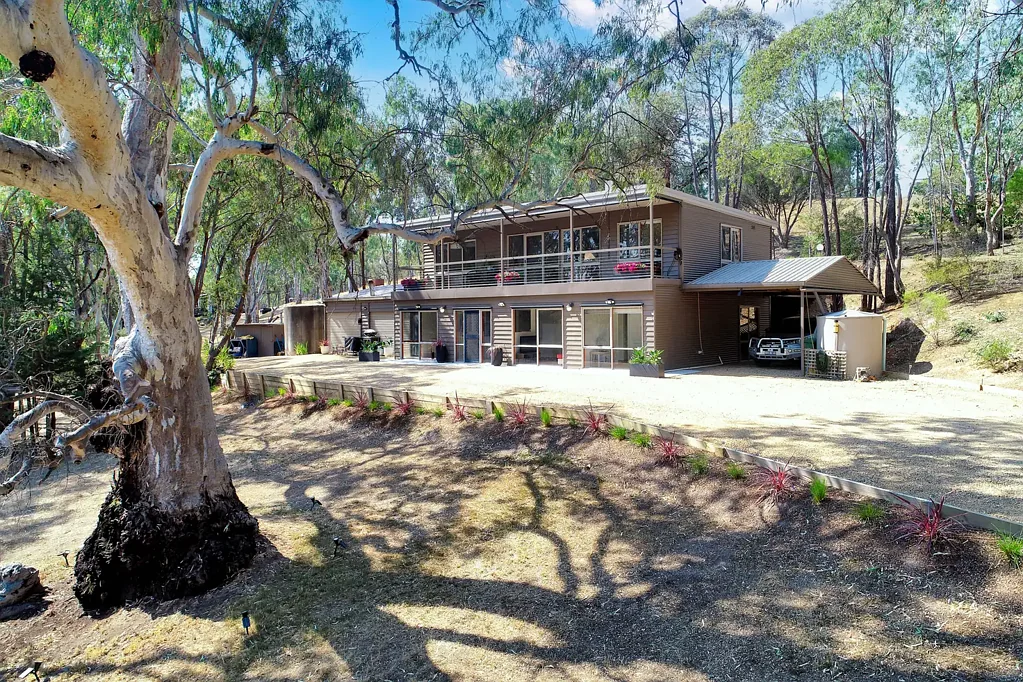 Howes Creek 4બેડરૂમ BIG ON SPACE, BUILT FOR LIFESTYLE - NEAR LAKE EILDON