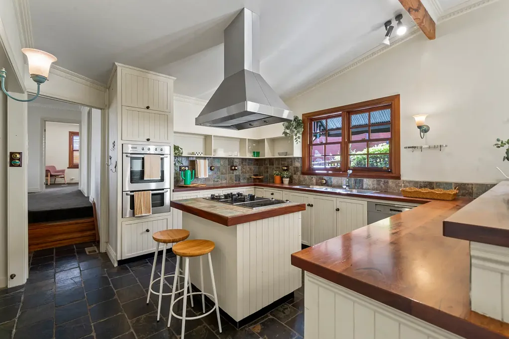 Elegant & Expansive 5-Bedroom Family Oasis in Glen Iris!