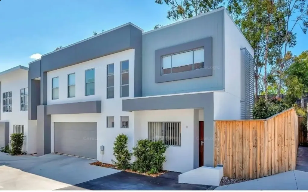 3 BEDROOM TOWNHOUSE....SOUGHT AFTER LOCATION
