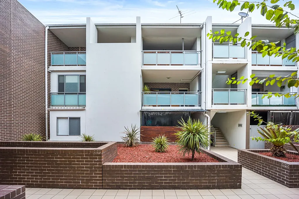 1/16 Boronia Road, Greenacre, NSW 2190