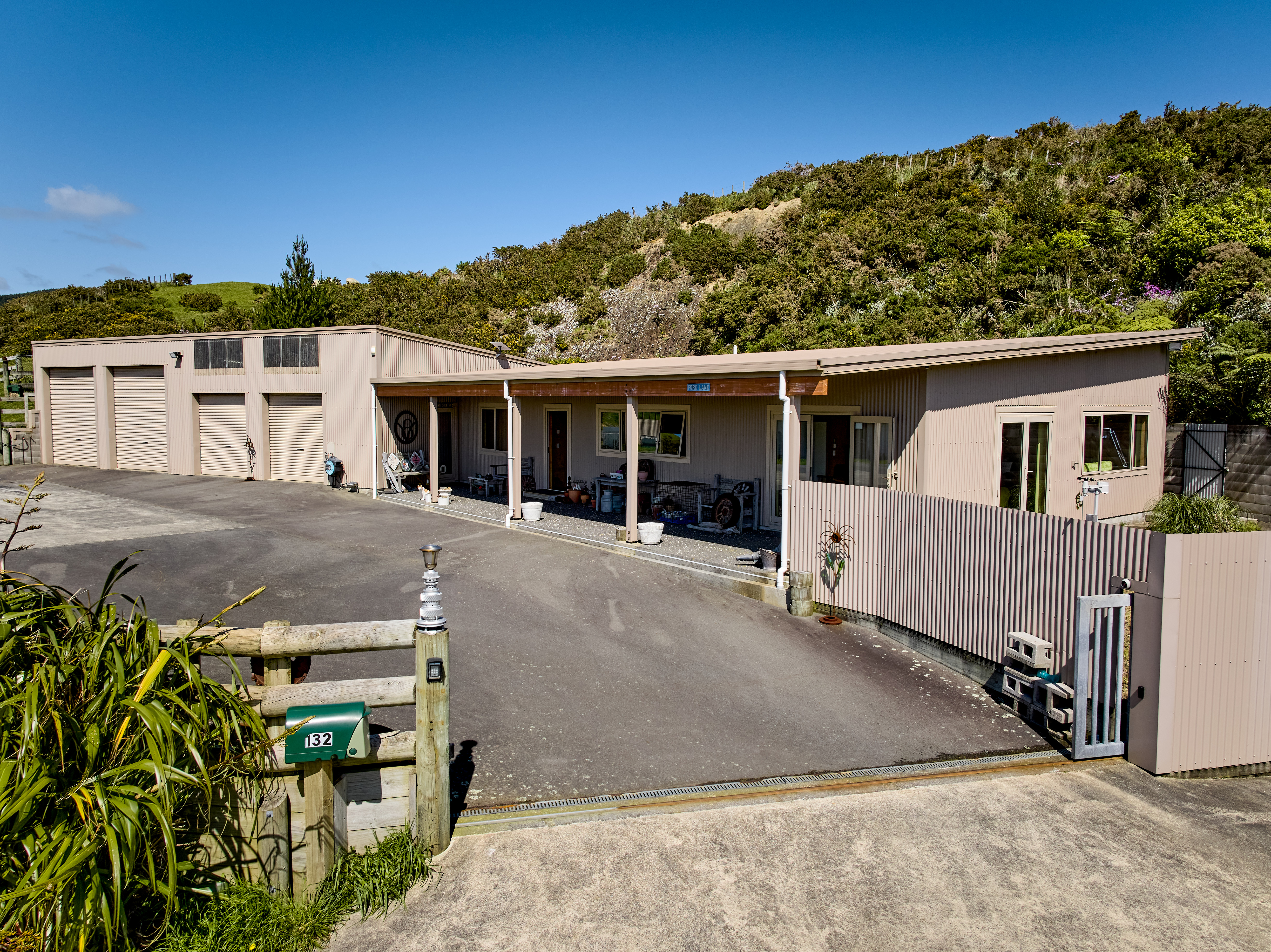 132 Bing Lucas Drive, Tawa, Wellington, 4 chambres, 2 salles de bain, House