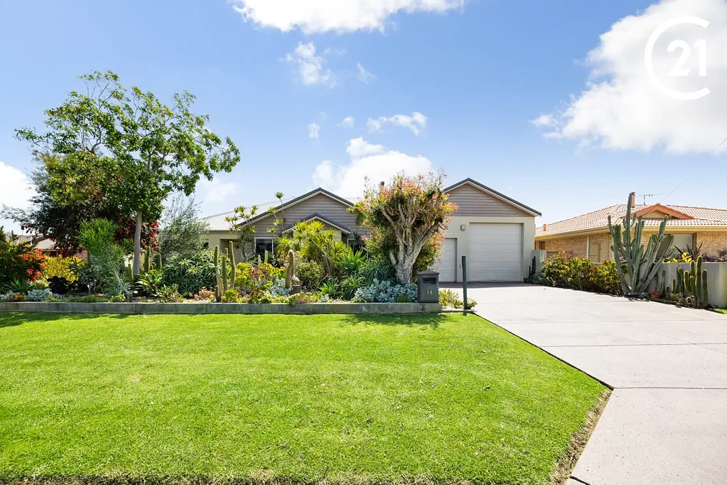 East Bunbury 4Phòng ngủ Spacious Family Home with Ultimate Drive-Through Garage & Shed!