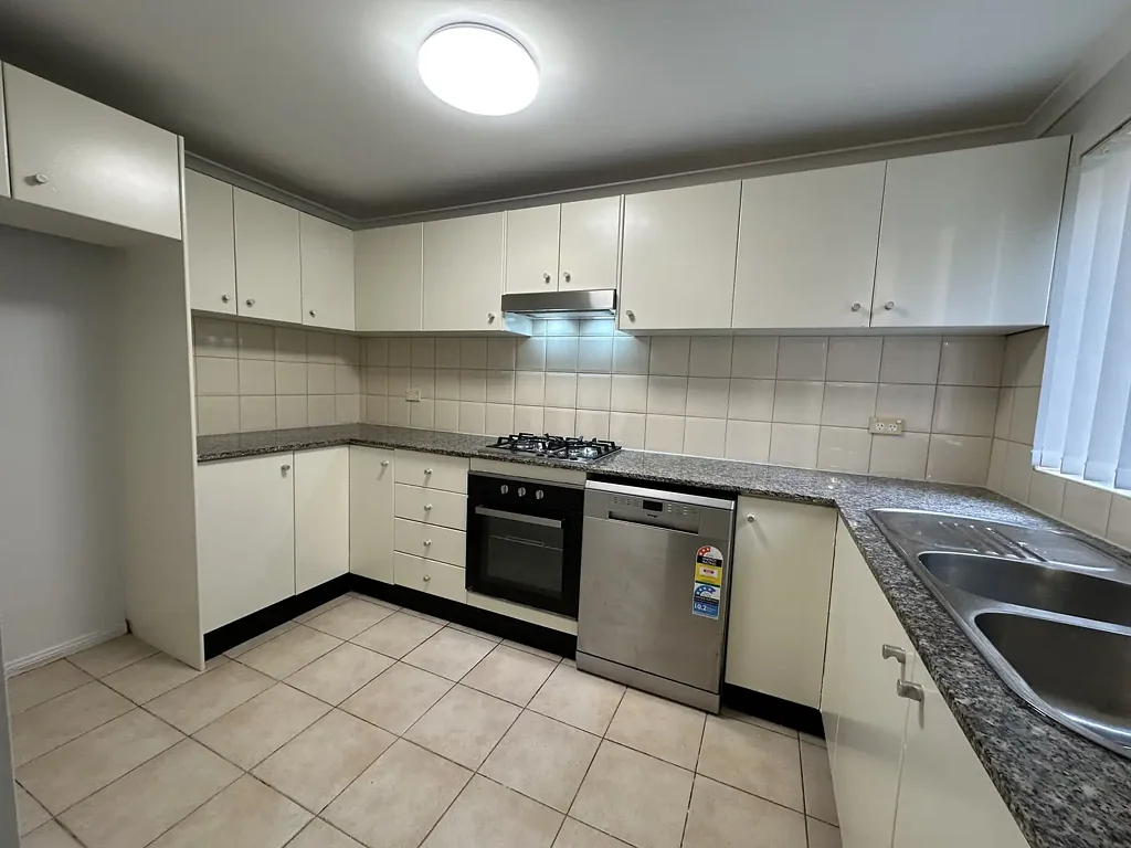 Renovated and oversized 3-bedroom townhouse with car space