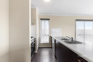 10 Victorking Drive, Point Cook, VIC 3030, 5房, 2浴, House