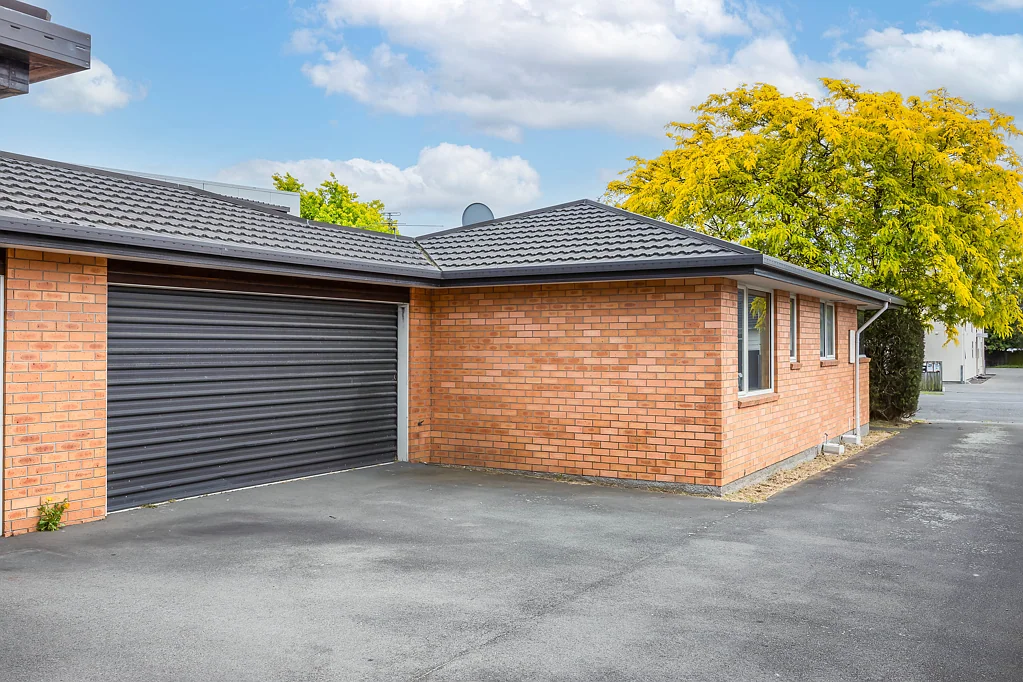 Riccarton 2Moenga $550K Freehold 2 Bedroom Unit in Best School Zone