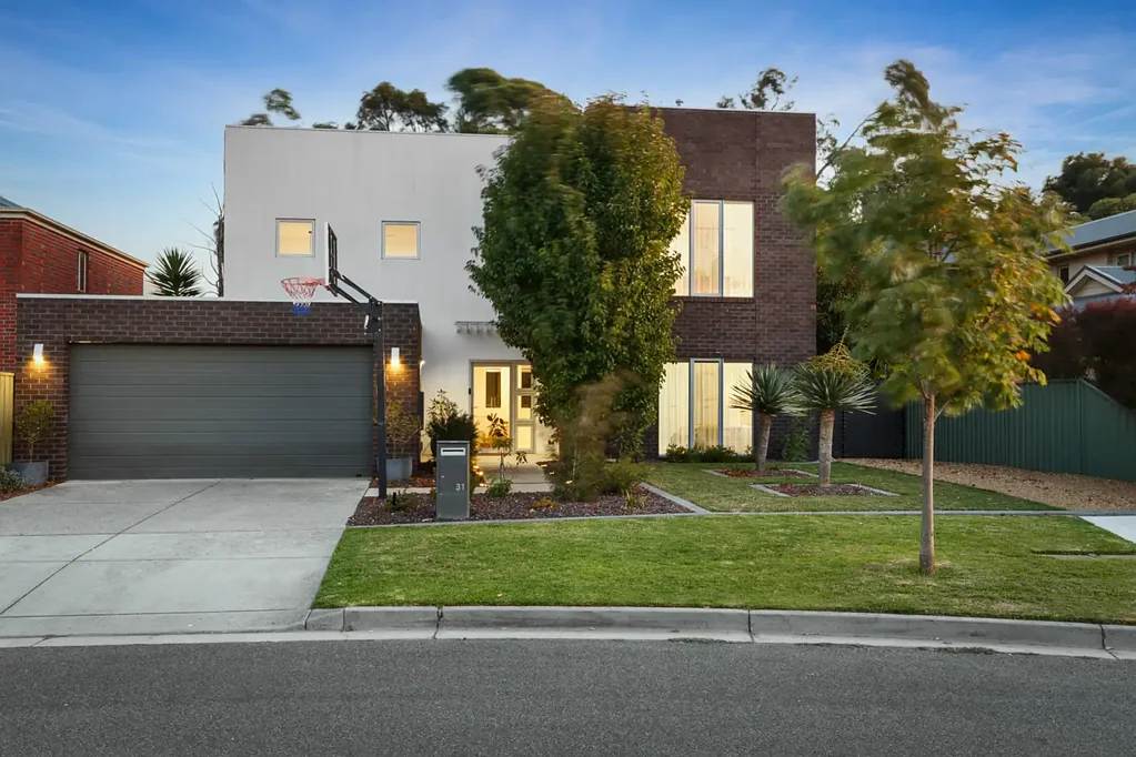 Lake Gardens 4房  Exceptional Lake Gardens Living Overlooking the Ballarat Golf Course