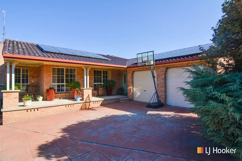 Wallerawang 4 Bedroom Lakeside Estate Family Entertainer