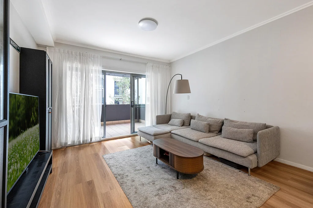 Turramurra 2房 宽敞非凡的现代全砖公寓，毗邻 Turramurra Village Superbly spacious, modern full brick apartment with Turramurra Village at your fingertips