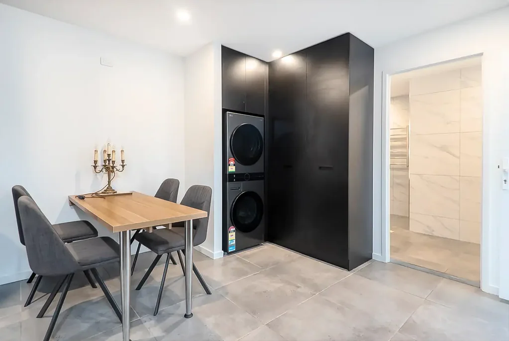 STYLISH 1 BEDROOM APARTMENT
