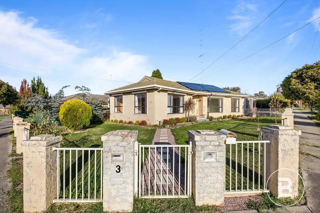 SPACIOUS FAMILY HOME IN PRIME WENDOUREE LOCATION