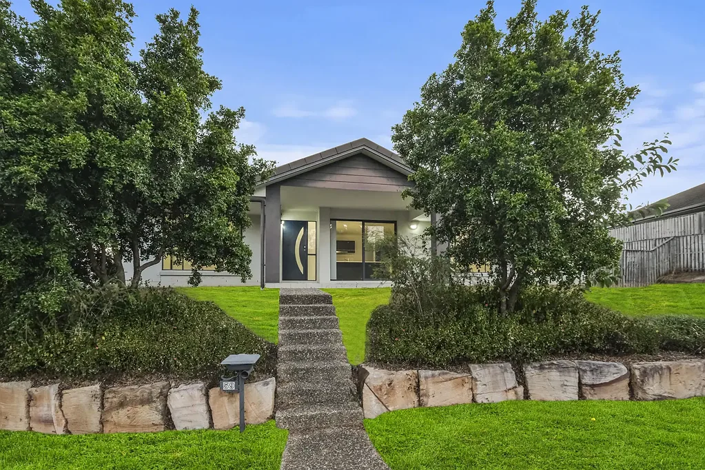 Augustine Heights 4房 宽敞街角地块家庭住宅 - 空置待售，即刻入住 Spacious Corner-Block Family Living - Vacant & Ready to Move In