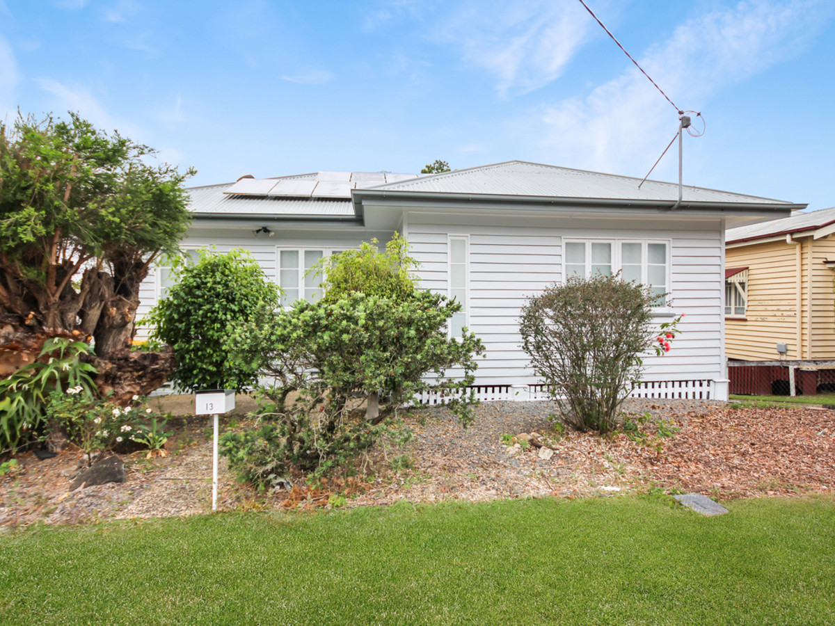 13 MACGREGOR ST, WOODEND QLD 4305, 0部屋, 0バスルーム, House