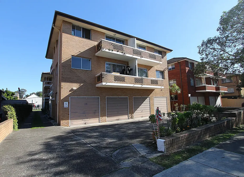 Top Floor Renovated Two Bedroom Unit – Prime Lakemba Location!!