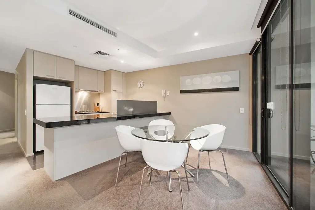 Stunning Harbour Views and a Wealth of Space!