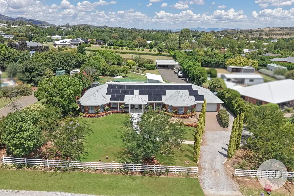 13 Daintree Circuit, Tamworth, NSW 2340