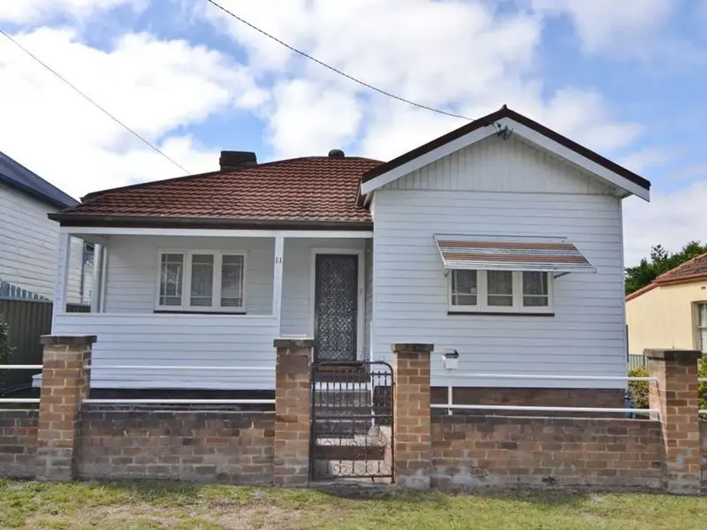 FANTASTIC WEATHERBOARD HOME