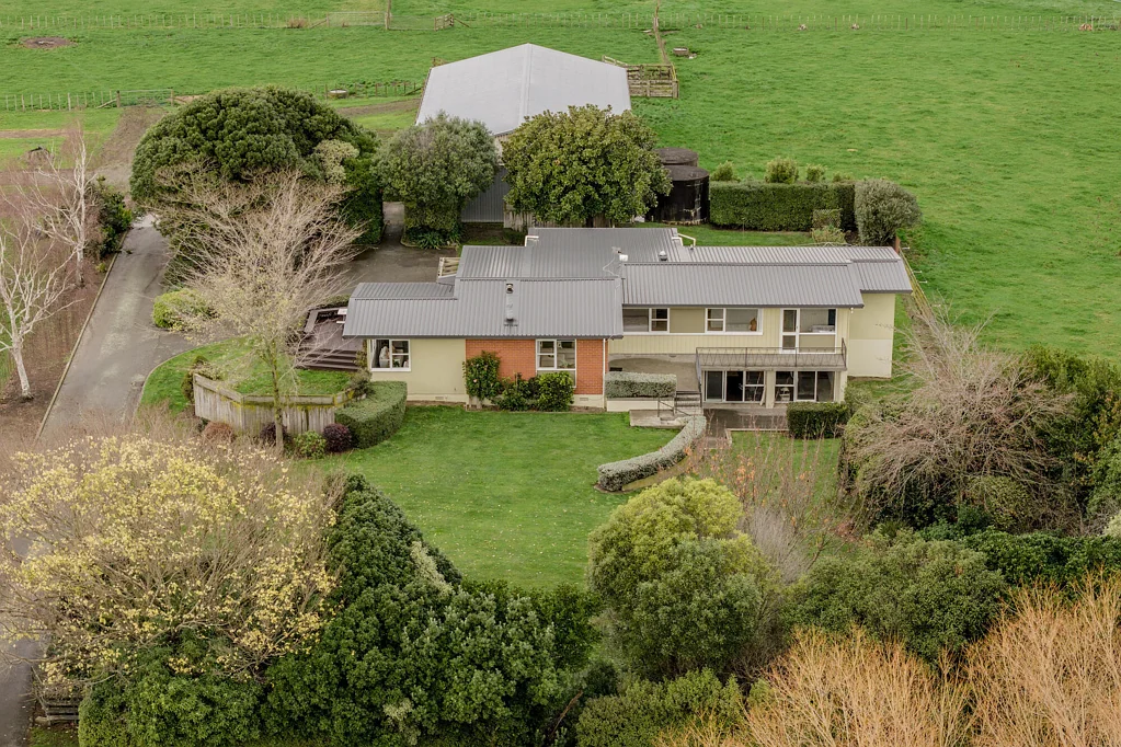 Feilding 4房  Space for the family, room for the business