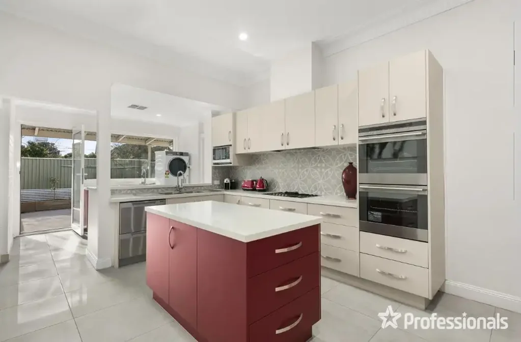 Moonee Ponds 3ਬੈੱਡਰੂਮ Timeless Elegance, Modern Comfort - A Moonee Ponds Classic