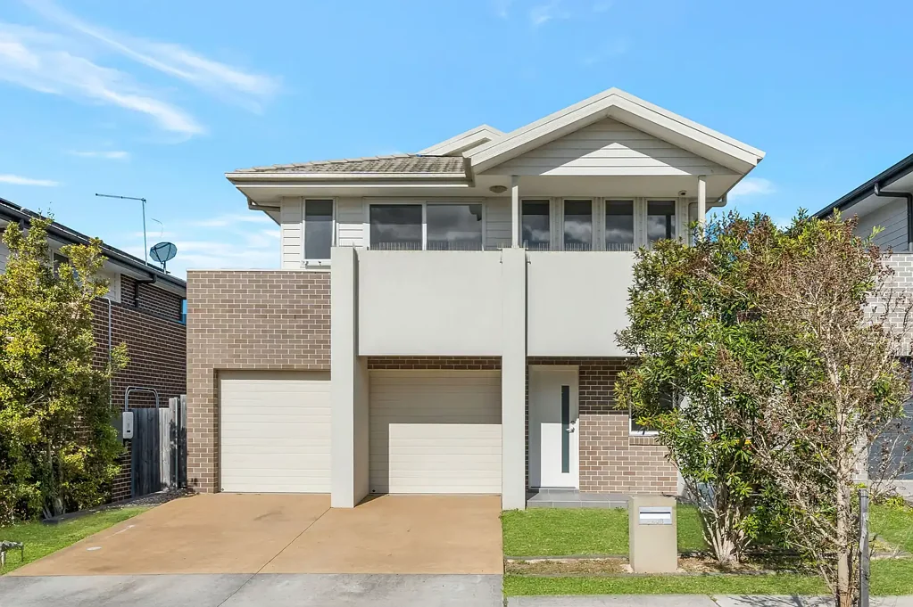 Spacious Family Home in a Prime Edmondson Park Location!