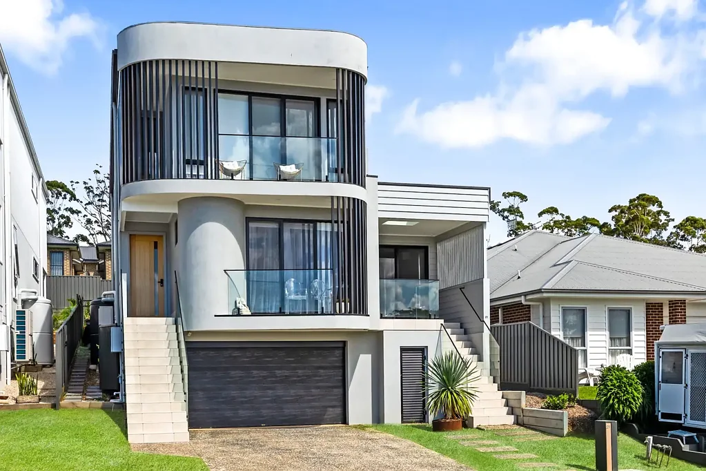 Mollymook 5 Slaapkamer Architectural Coastal Retreat with Pool & Self-Contained Studio