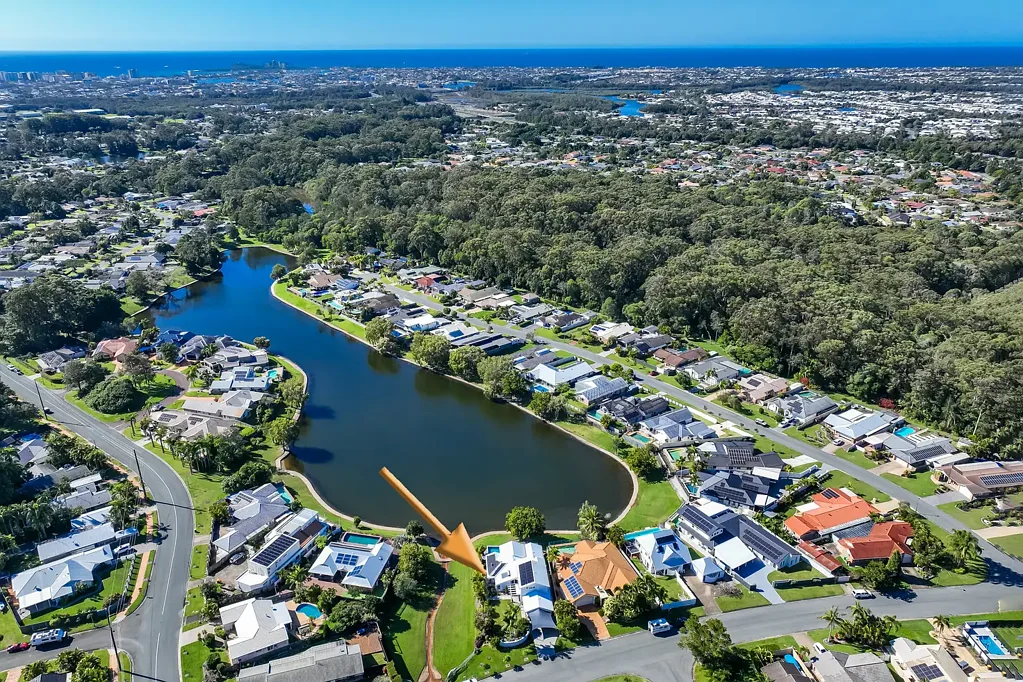 Mountain Creek 4ਬੈੱਡਰੂਮ Spectacular panoramic waterfront outlook from this gorgeous home !